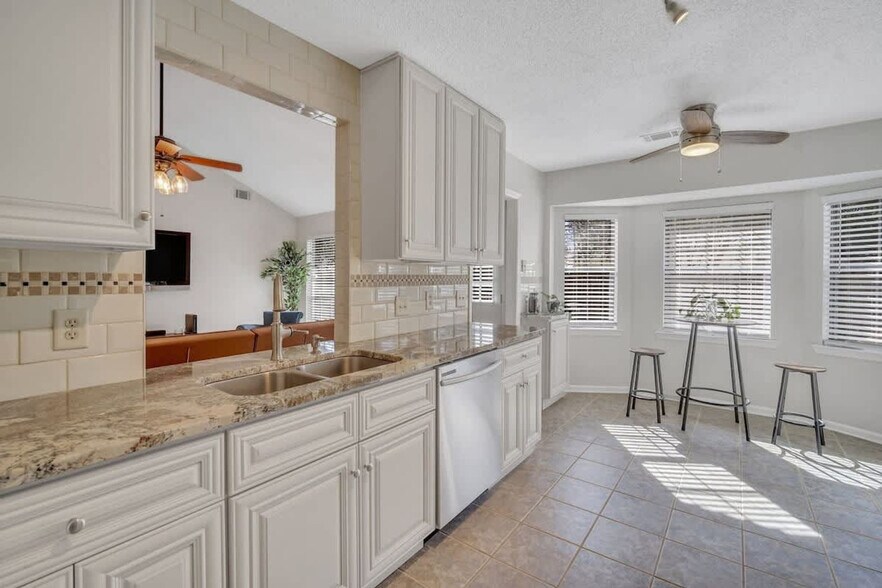 Building Photo - 313 Manden Rd