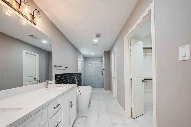 Building Photo - 1623 Cherry Ridge Dr