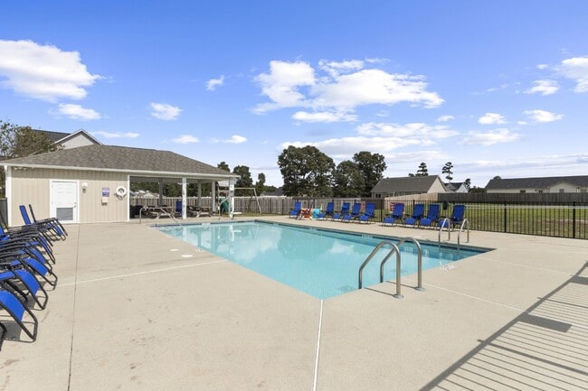 Building Photo - Bradford Estates!