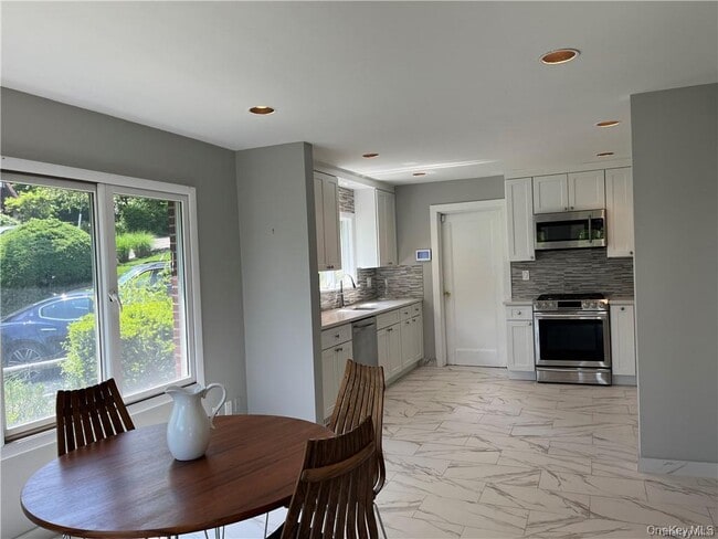 Building Photo - 13 Dock Pathway St