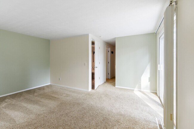 Building Photo - 3406 Avon Ct