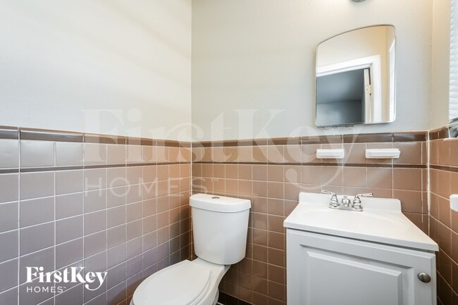 Building Photo - 619 S Alexander Ave