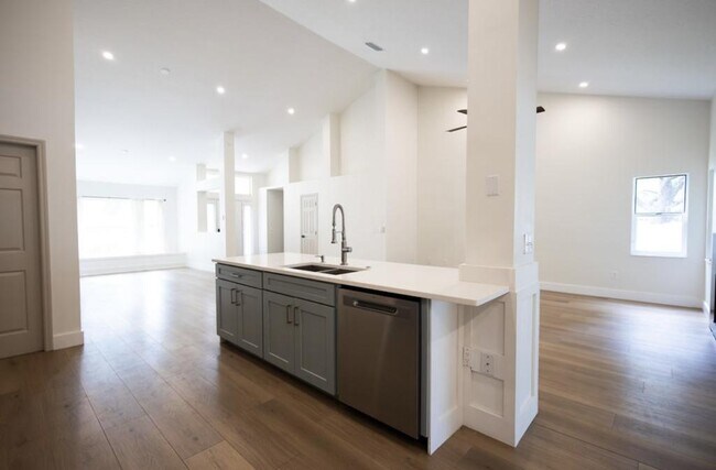 Building Photo - 16104 Stowe Ct
