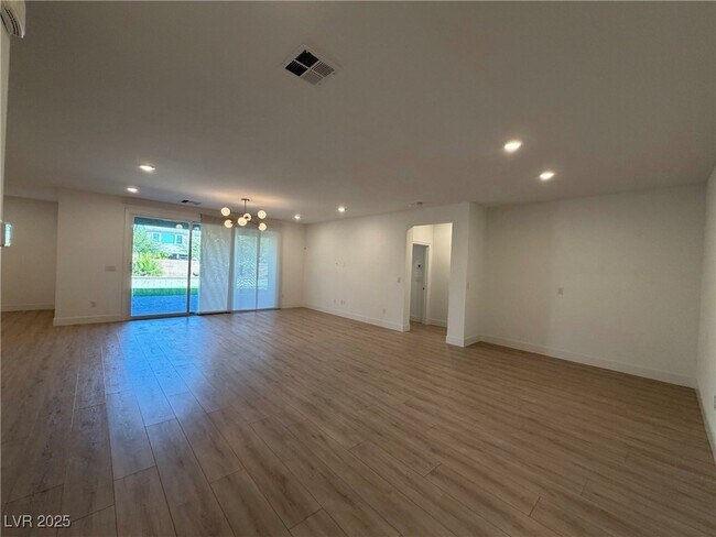 Building Photo - 6270 Lamont Hills Ave