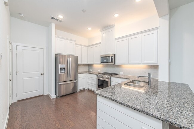 Building Photo - 6520 Northern Dancer Dr