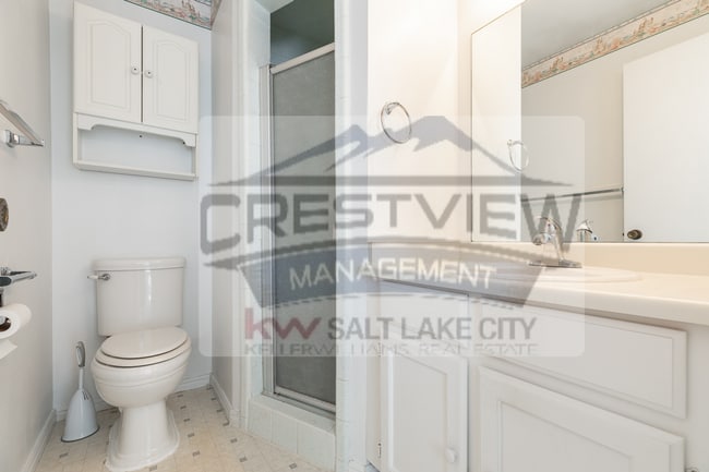 Building Photo - Charming East Sandy Home in a Prime Location