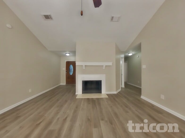 Building Photo - 18711 Highland Trail