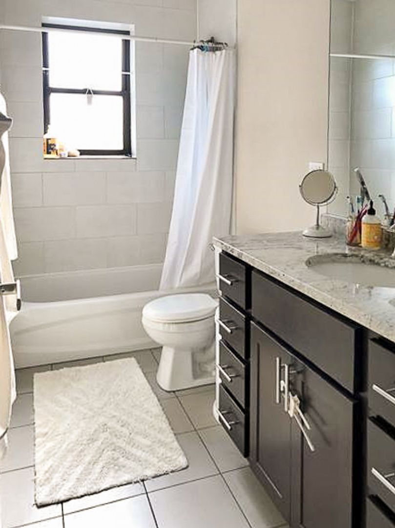 Building Photo - 2229 W Wilson Ave