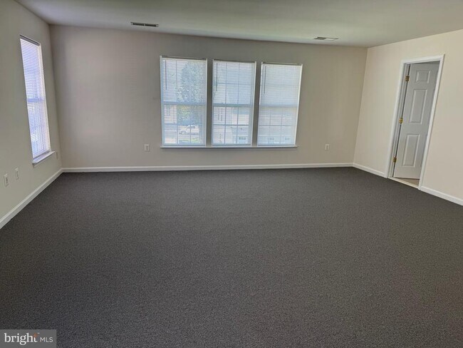 Building Photo - 9719 Inkwood Dr
