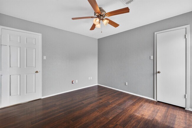 Building Photo - 6110 Gallant Forest Dr