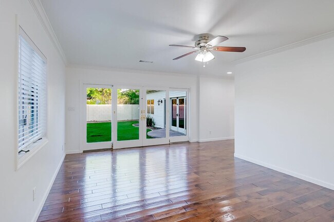 Building Photo - 5328 E Pinchot Ave