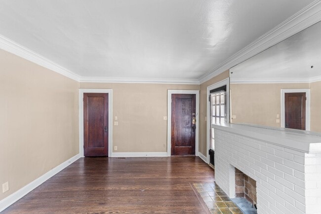 Building Photo - Charming 2-Bed Home with Hardwood Floors & Bright, Open Living Spaces!
