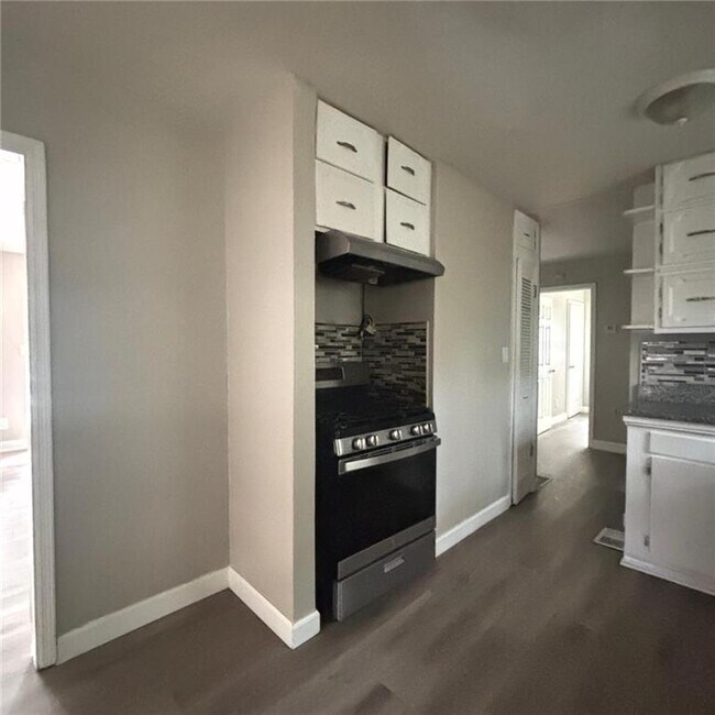 Building Photo - 3535 Fairlane Dr NW