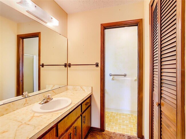 Building Photo - 5515 Albert Dr
