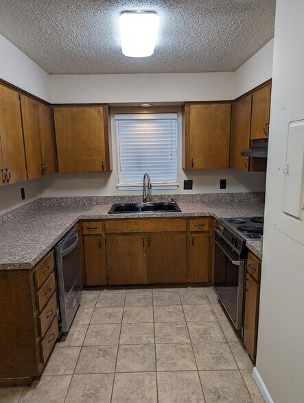 Building Photo - 2221 Wentwood Valley Dr