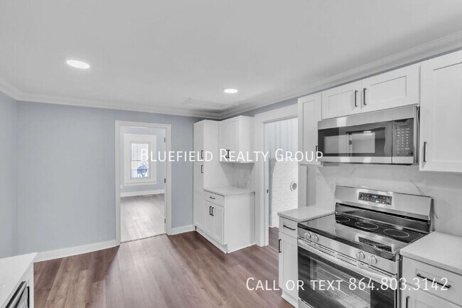 Building Photo - 307 B St