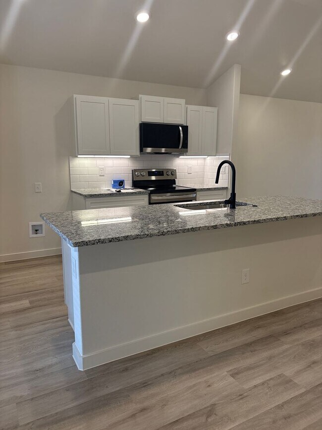 Building Photo - This Wont Last Long!!!