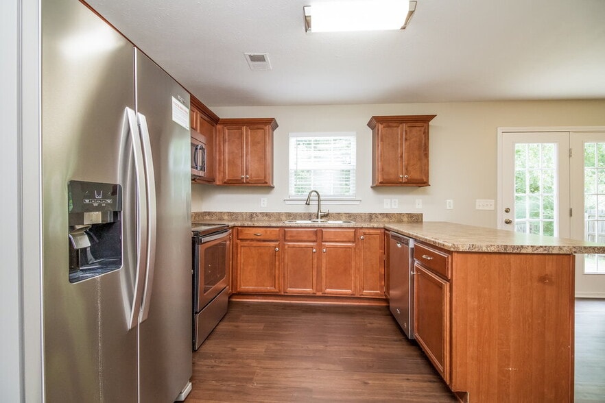 Building Photo - 159 Lyndhurst Dr