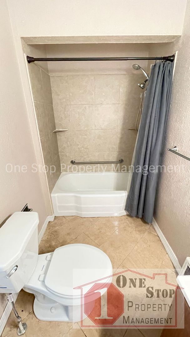 Building Photo - Charming 2 Bedroom, 1 Bathroom home in Ind...