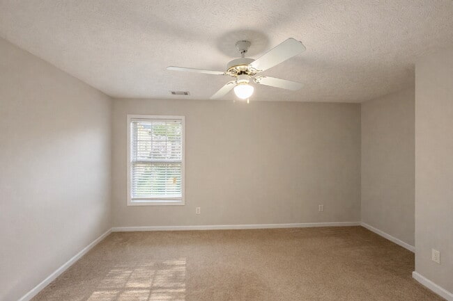 Building Photo - Charming 3bed Cumming Townhome with Walking Trail