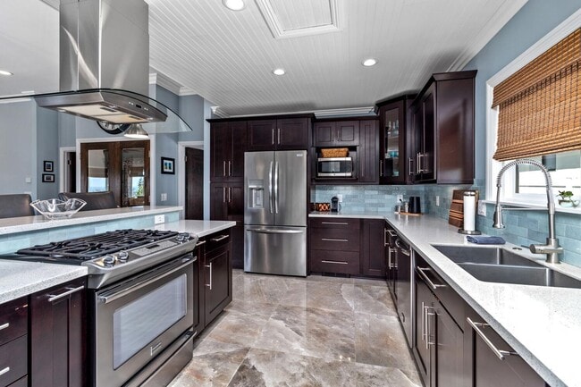 Building Photo - Prestigious Ocean View Retreat – Fully Rem...