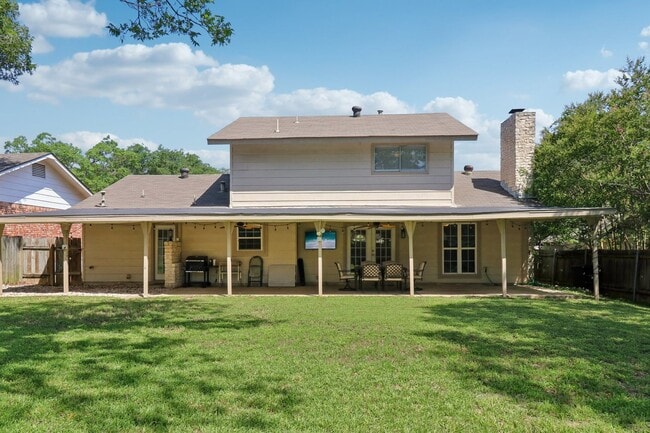 Building Photo - Beautifully Renovated Home with a Large Yard