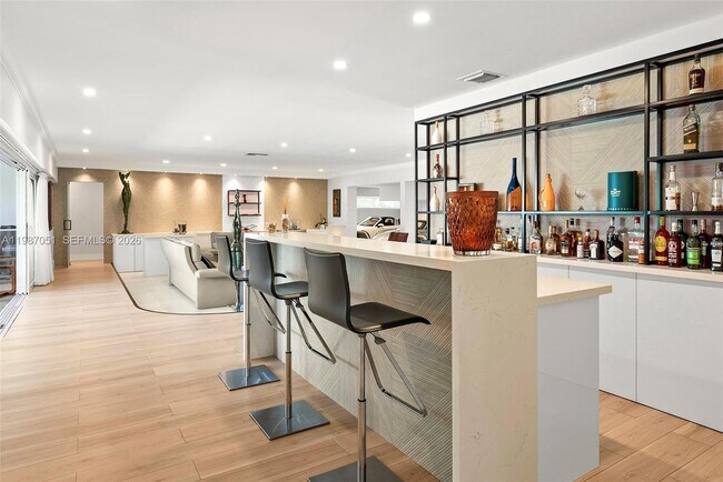 Building Photo - 424 Alamanda Dr