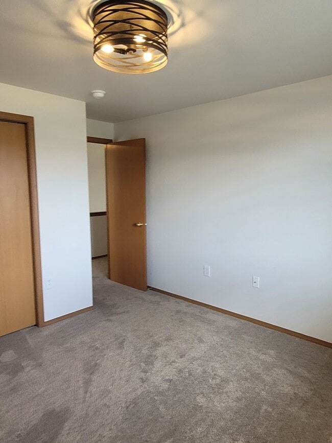 Building Photo - August Rent FREE - 4 Bedroom / Triple Car Garage