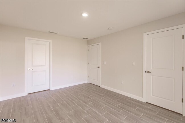 Building Photo - 4780 15th St SW