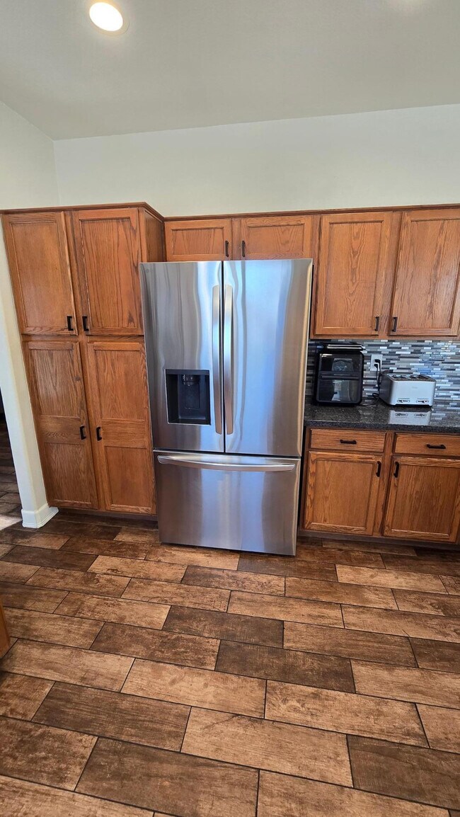 Building Photo - 8213 W Quail Ave