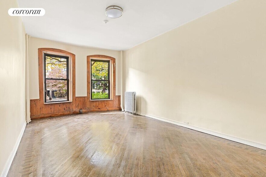 Building Photo - 203 8th Ave