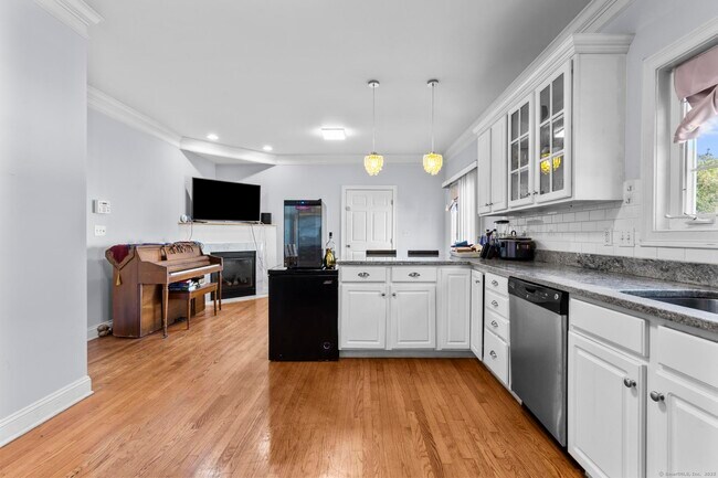 Building Photo - 240 Highland Ave