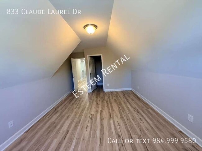 Building Photo - 833 Claude Laurel Dr