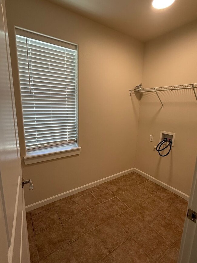 Building Photo - Charming Upgraded Home in Deschutes River Crossing North – SW Bend