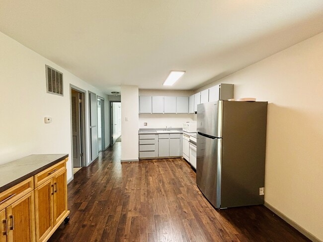 Building Photo - 333 E 4500 S