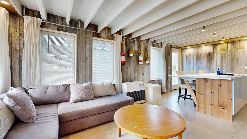 Building Photo - 42 Evergreen Ave