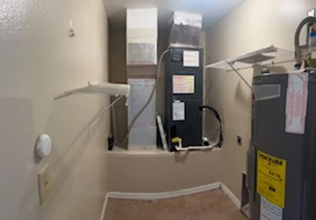 Building Photo - 3 bedroom home with partial fenced yard