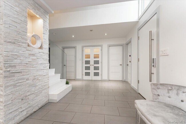 Building Photo - 536 Oxford Rd