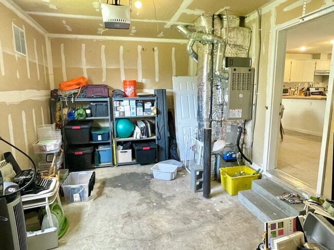 Building Photo - Boise Neighborhood 2-Story with Hardwood F...