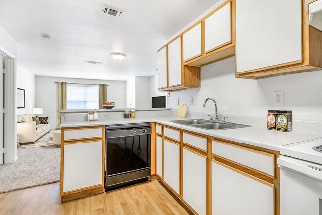 Building Photo - Las Villas De Leon Apartments