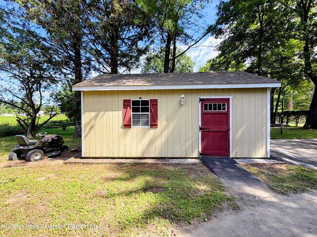 Building Photo - 1015 Lakeview Rd