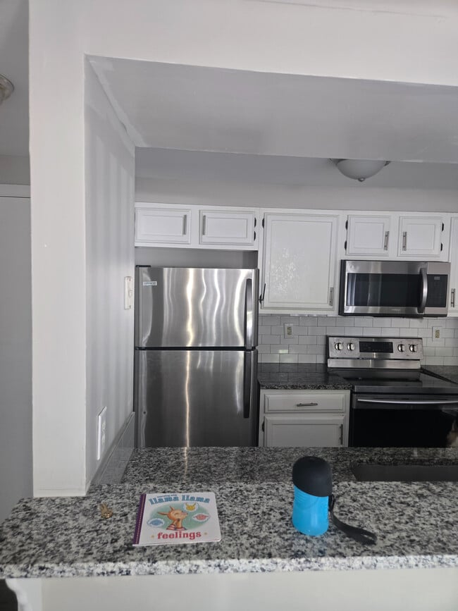 Primary Photo - Room in Apartment on Arlyn Cir