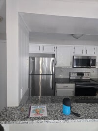 Building Photo - Room in Apartment on Arlyn Cir