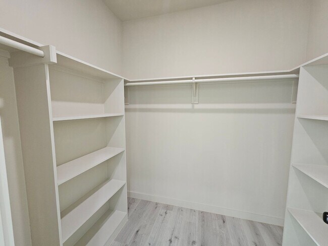 Building Photo - BRAND NEW BUILD!!