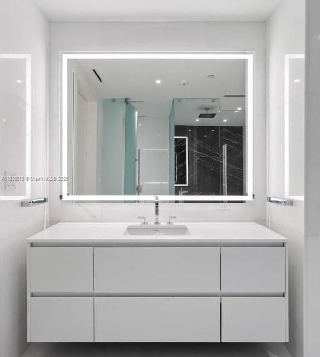 Building Photo - 300 Biscayne Boulevard Way
