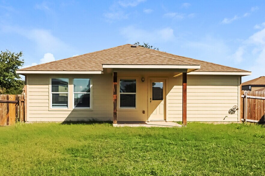 Building Photo - 223 Legends of Hutto Tr