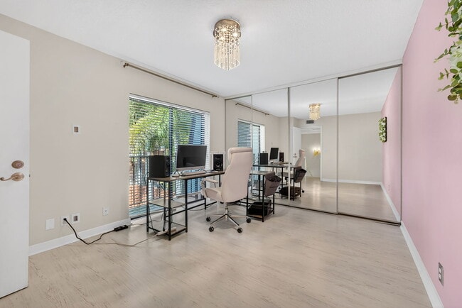 Building Photo - 1525 Augusta Cir