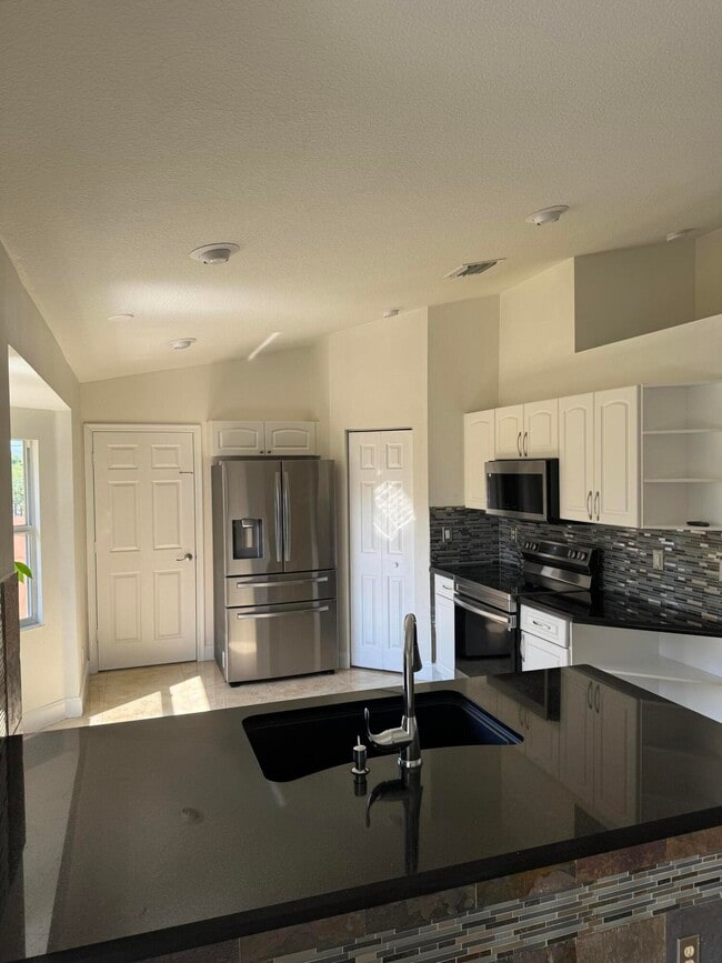 Building Photo - 3770 SW Darwin Blvd