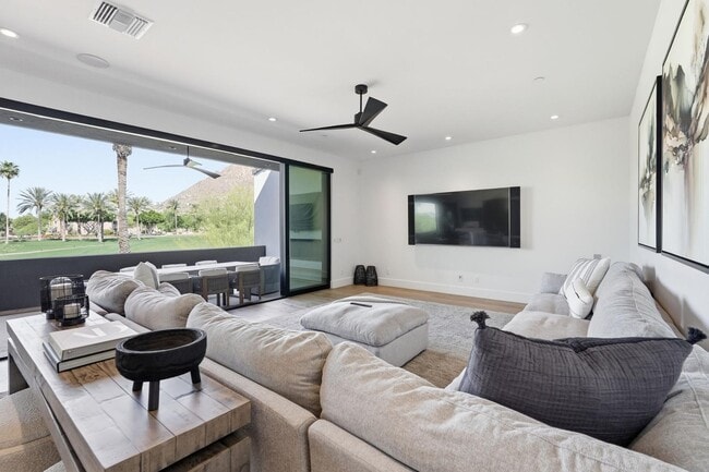 Building Photo - 4544 N Evans Dr