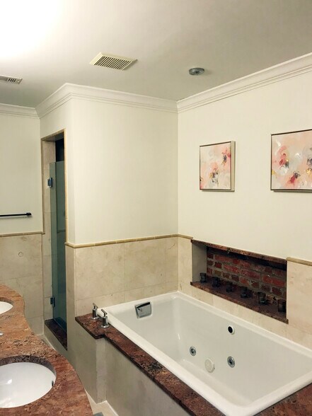 Soaking Tub - 2033 13th St NW